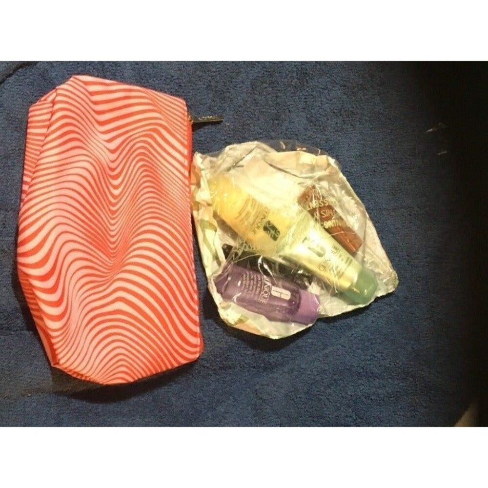 CLINIQUE MAKEUP BEAUTY LOT OF 5 WITH POUCHE BAG NEW